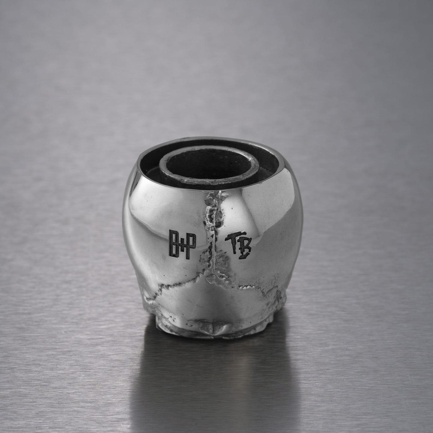 SKULL CANDLE HOLDER / TRAVIS BARKER / STEEL