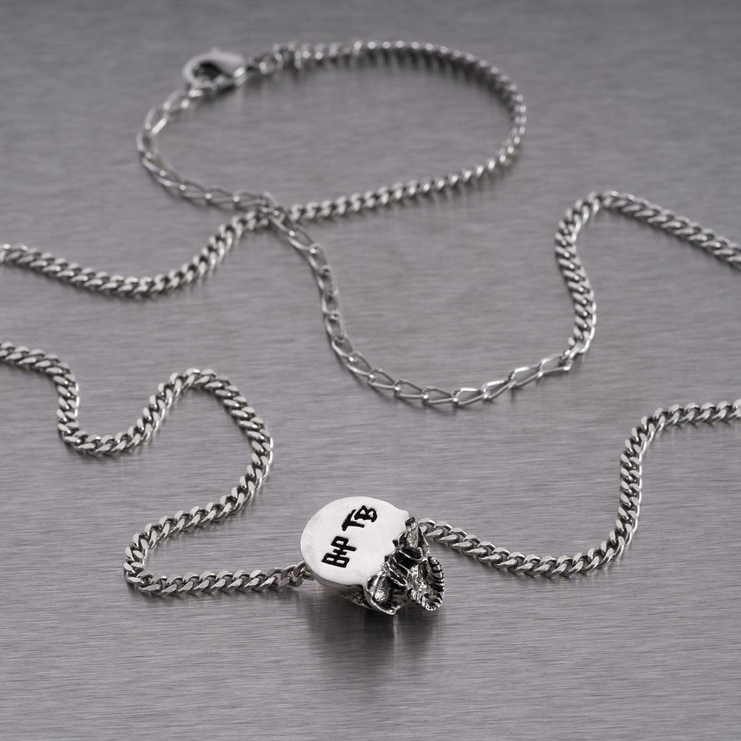 SKULL NECKLACE / TRAVIS BARKER / Silver or brass