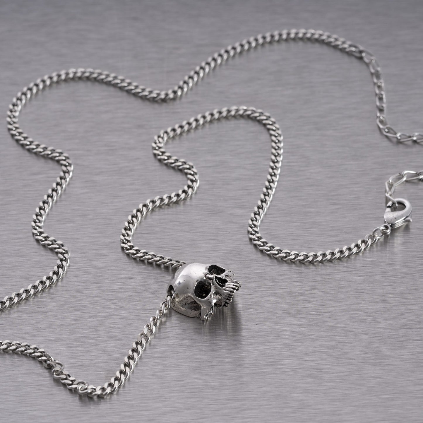 SKULL NECKLACE / TRAVIS BARKER / Silver or brass