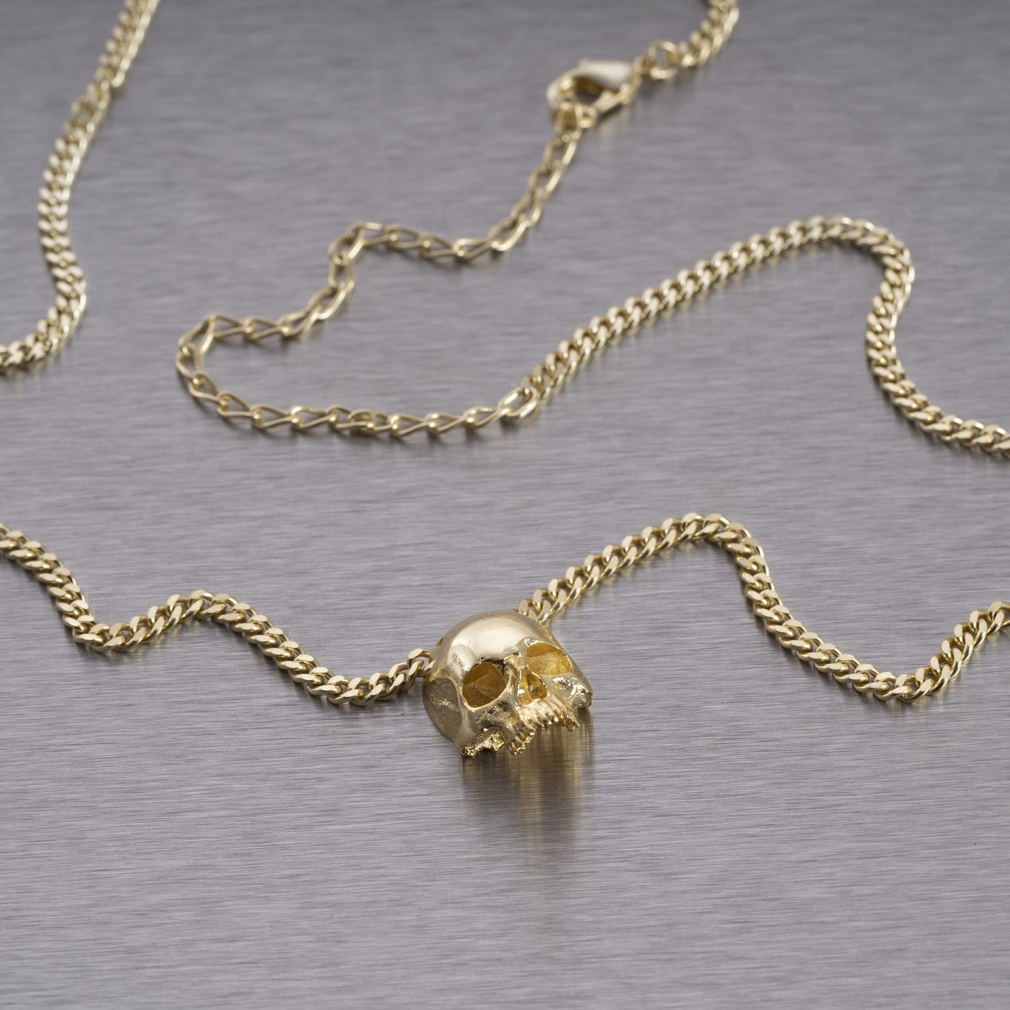 SKULL NECKLACE / TRAVIS BARKER / Silver or brass